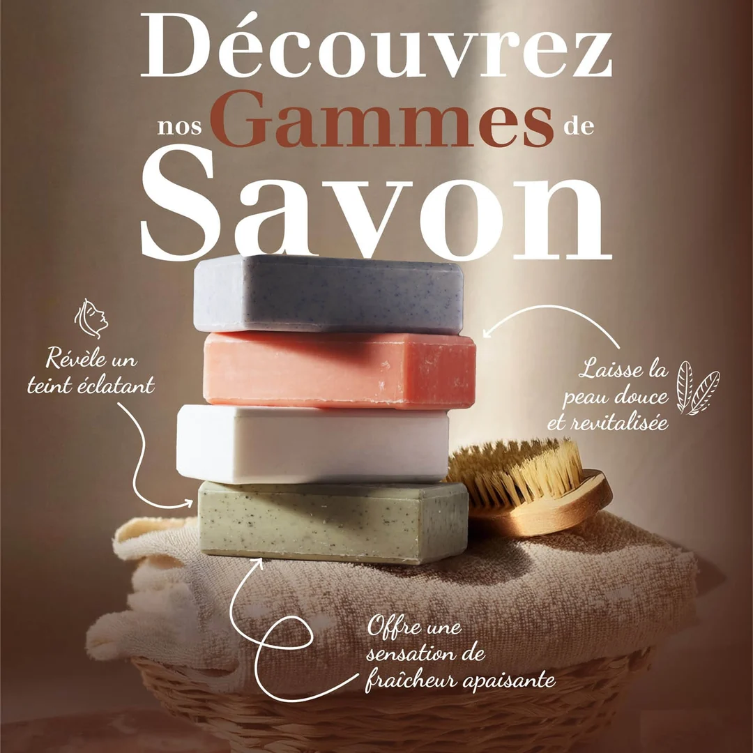Shop-Visual: Découvrez nos Gammes de Savon, gestapelte Seifen mit Nutzenlabels