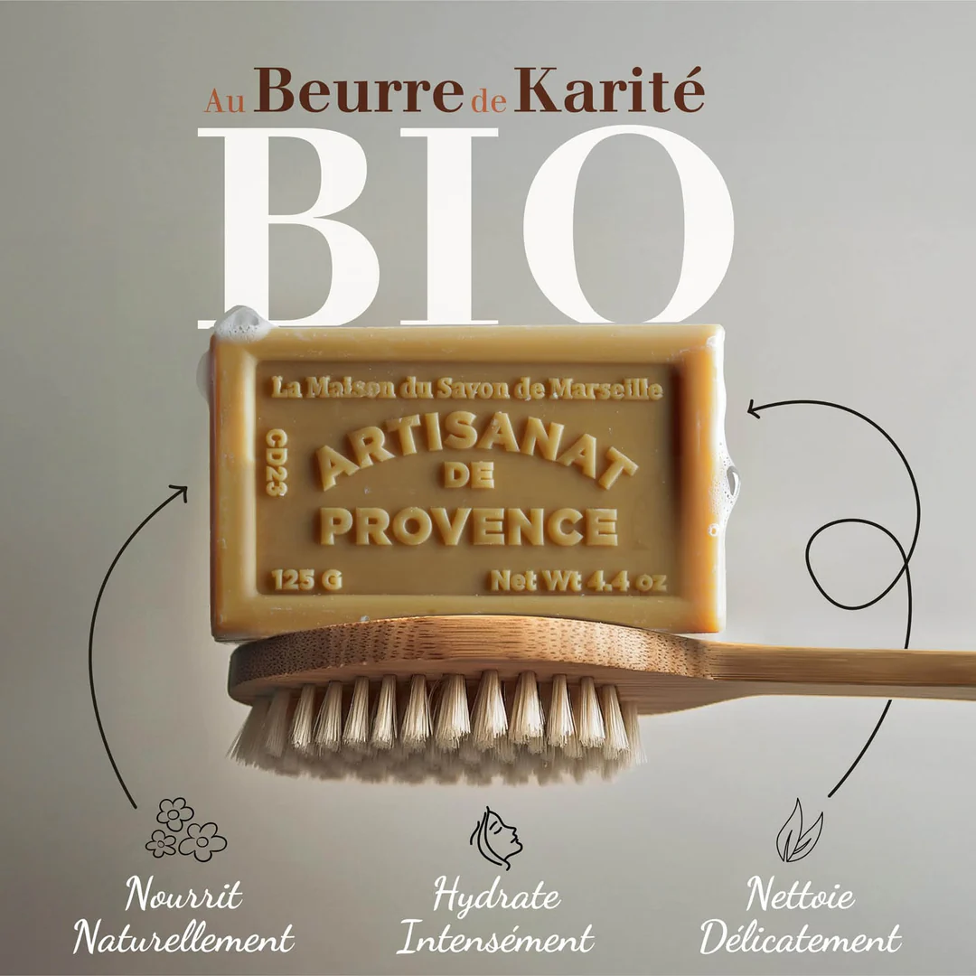Shop-Visual: Seifenstück mit Beurre de Karité Bio auf Bürste